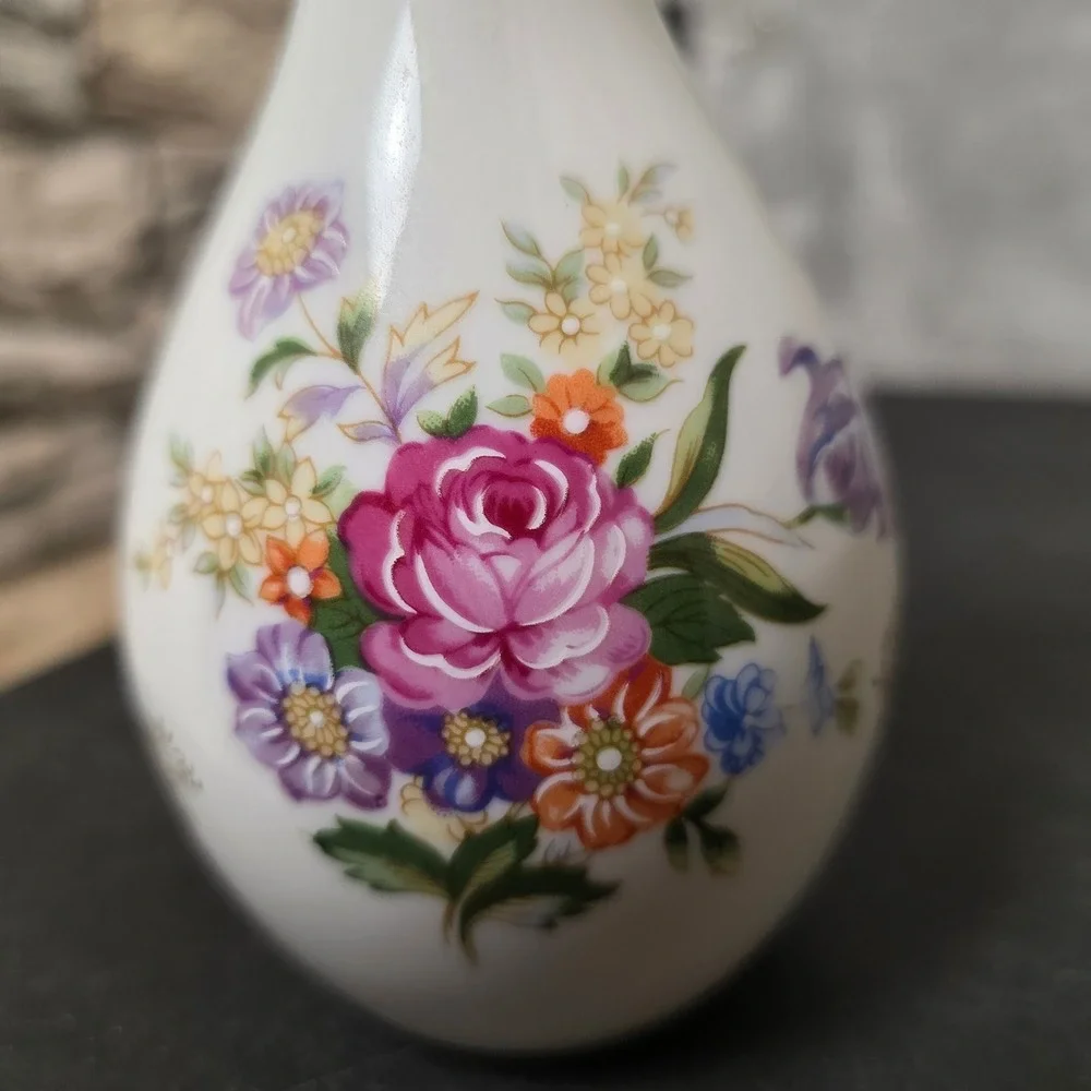 Arnart KPM Floral Bud Vase Porcelain 1983 Japan Gold Trim White GOOD Victorian